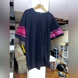 Oversized male tshirt black with maroon bands around the arms